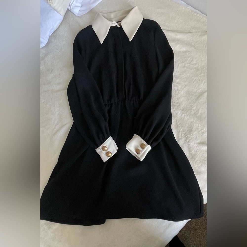 I don't use it anymore and it's in perfect condition. Zara black Dress, size M